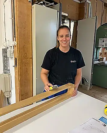 Alessia Schmidheiny, Schreinerin EFZ, Bankschreinerin